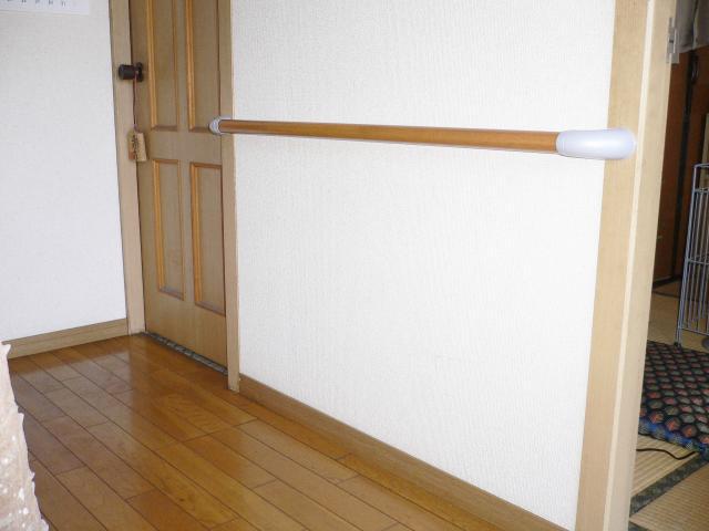 群馬館林　バリアフリー手すり廊下に